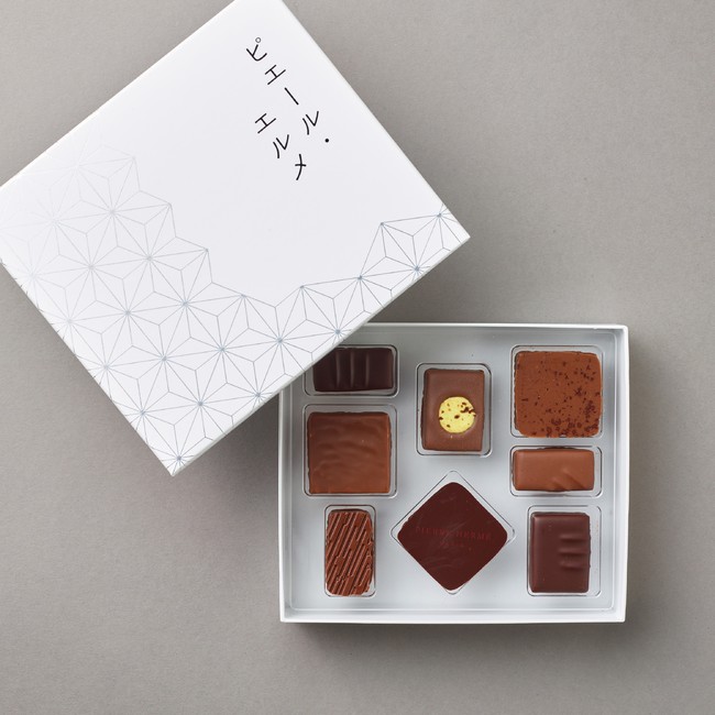 ピエール・エルメ 「チョコレート 8個詰め合わせ」 3,402円 ピエール・エルメによる、口の中でソフトにとろける上質なチョコレート。