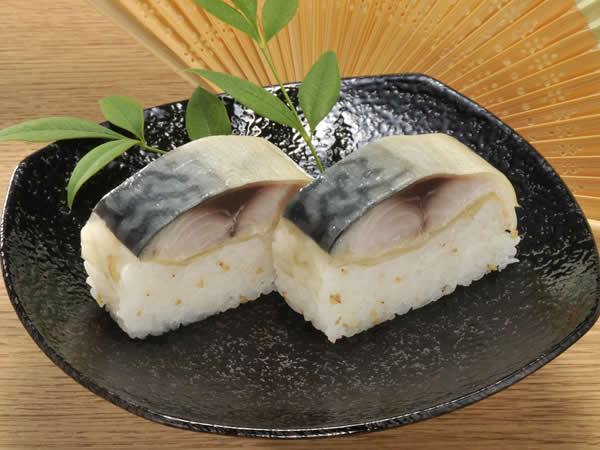 鯖寿司│グルメギャラリー（京都） 京都嵯峨野の和泉家吉之助の鯖寿司は、合わせ酢にこだわった本場の味を味わえます。